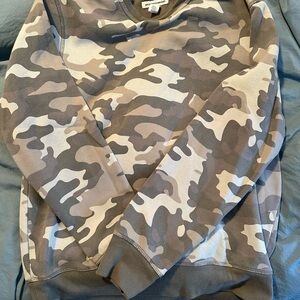 Amazon Essentials Men's Camouflage Crewneck Sweater